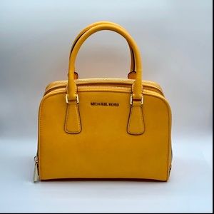 Micheal Kors.New purse